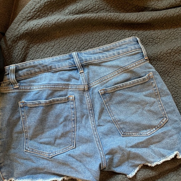 Distressed doily trim shorts - Picture 4 of 4